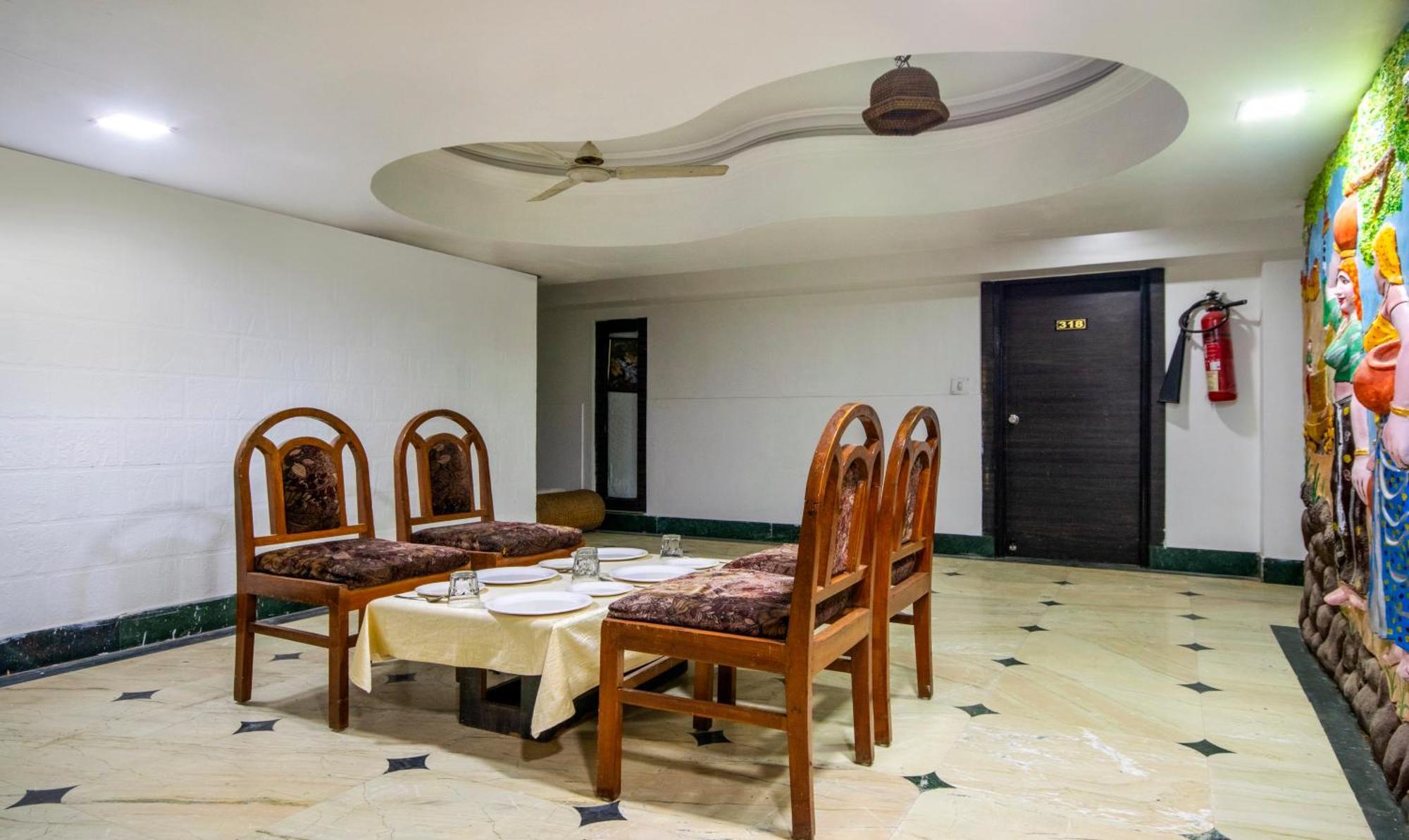 Itsy Hotels Shree Krishna Palace Ahmedabad Esterno foto