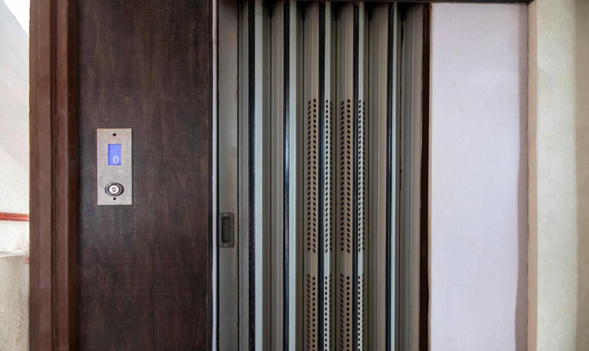 Itsy Hotels Shree Krishna Palace Ahmedabad Esterno foto